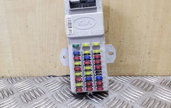 KIA Sorento Fuse module 911713E920