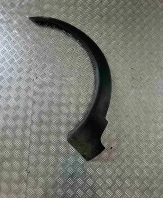 Fender trim (molding)