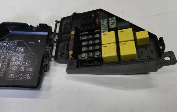 Land Rover Freelander Fuse box set YQE103520