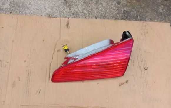 Peugeot 607 Tailgate rear/tail lights