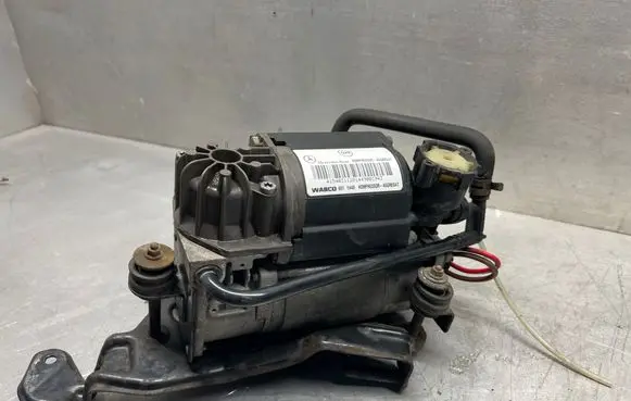Mercedes-Benz E W211 Pneumatic air compressor holding bracket A2193200143