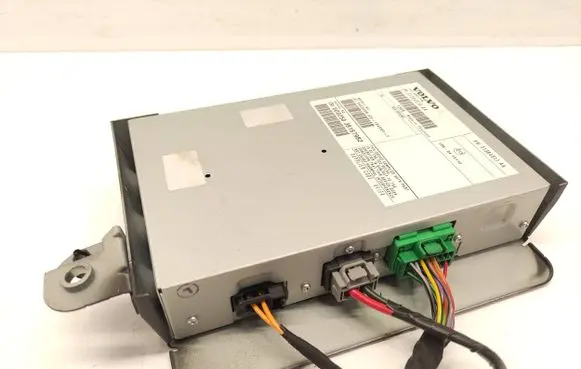 Volvo V70 Sound amplifier 31384316 31384317 38167982