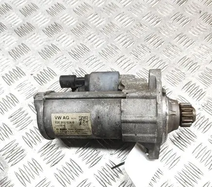 Volkswagen Golf VII Starter motor 02E911024B 0001179518