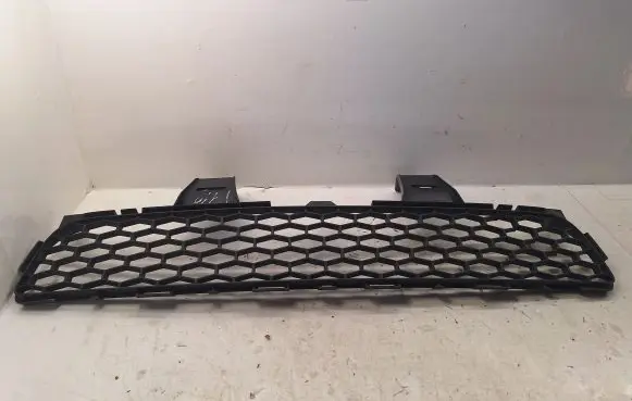 Toyota Corolla Verso AR10 Front bumper lower grill 531120F030