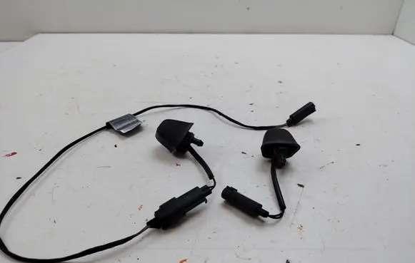 BMW 3 E90 E91 Windshield washer spray nozzle 836538503