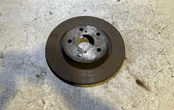 Toyota Avensis T270 Rear brake disc