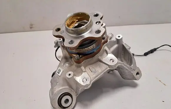 BMW X5 G05 Rear wheel hub 6876652 6890073