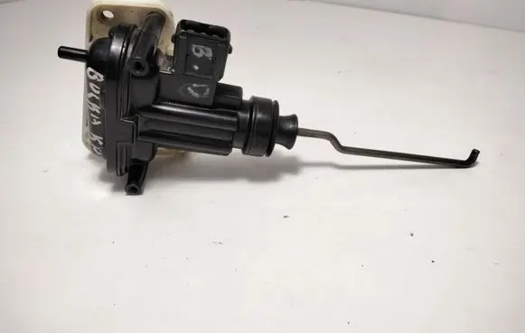 Audi 80 90 S2 B4 Central locking vacuum pump 893862153 893662123