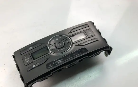 Toyota Auris 150 Climate control unit 5590002221