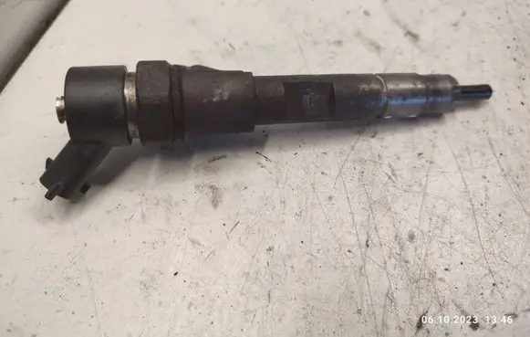 Volvo S40, V40 Fuel injector 8200238528