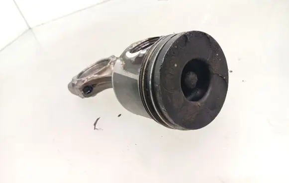 Toyota Avensis Verso Piston with connecting rod 