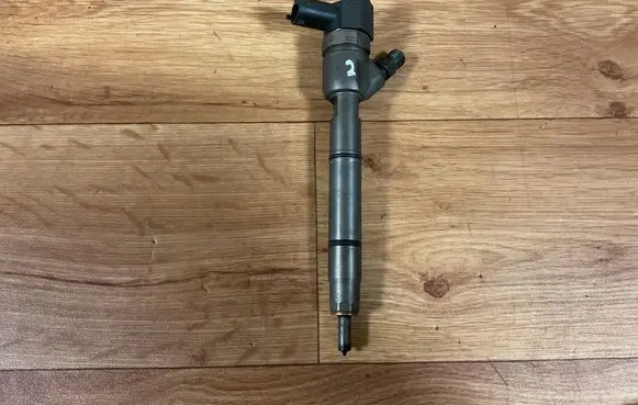 Hyundai i30 Fuel injector 338002A900