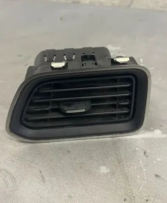 Renault Master III Dashboard air vent grill cover trim 687517173R