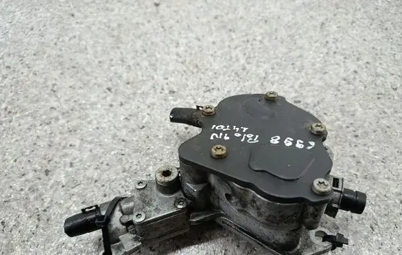 Volkswagen Polo IV 9N3 Vacuum pump 038145209HLUK