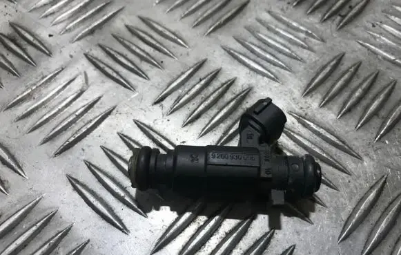 Hyundai Accent Fuel injector 9260930006 35310-22600