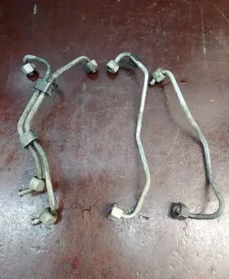 Volkswagen PASSAT B4 Fuel injector supply line/pipe 