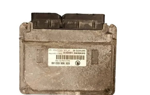 Skoda Fabia Mk1 (6Y) Engine control unit/module 03E906033AB 3PG7002 5WP4422302