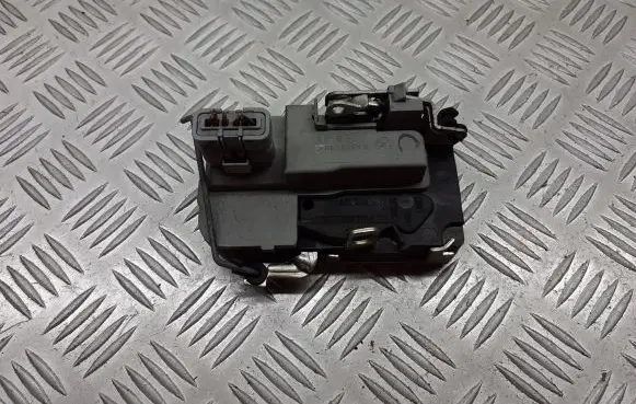 Peugeot 206+ Front door lock