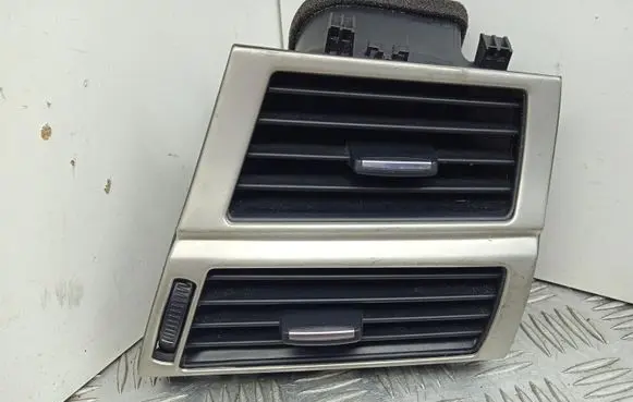 BMW X5 E70 Dash center air vent grill 922776803