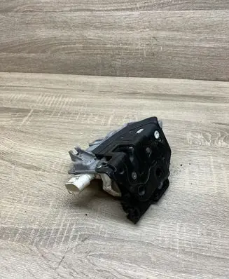 Volkswagen PASSAT B6 Front door lock 3C1837016A