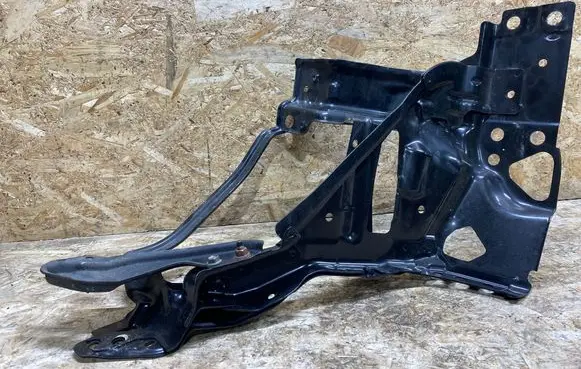 Nissan 350Z Headlight/headlamp mounting bracket 