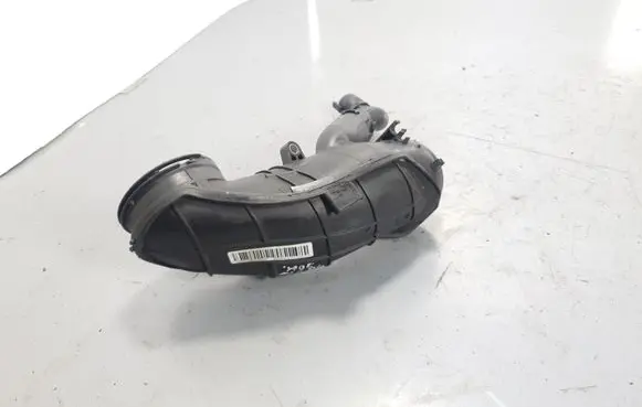 BMW 3 E90 E91 Air intake hose/pipe 13717807493