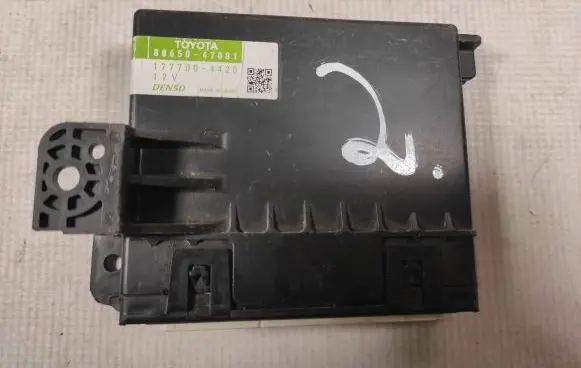 Toyota Prius (XW30) Air conditioning/heating control unit 8865047081 1777004420