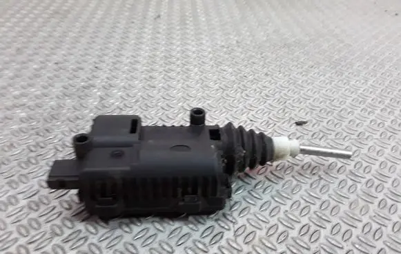 Fuel tank cap lock motor