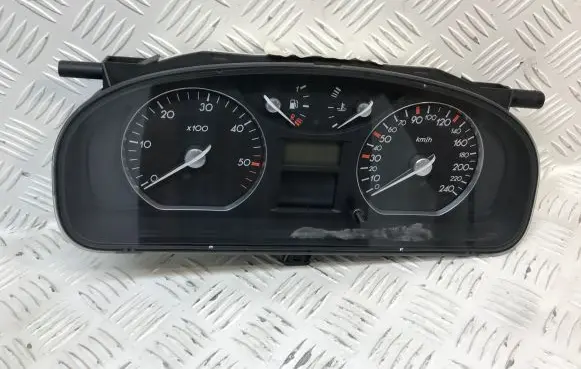 Renault Laguna II Speedometer (instrument cluster) 8200328449