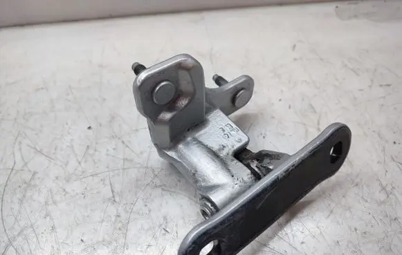 Mercedes-Benz CLS C218 X218 Front door lower hinge 