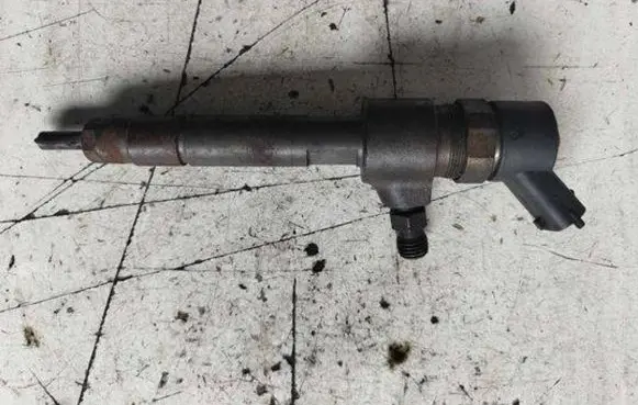 Opel Zafira B Fuel injector 0445110165