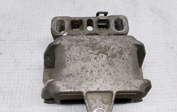 Volkswagen Golf IV Gearbox mount 1J0199555