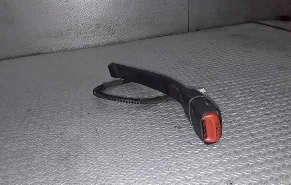 Front seatbelt buckle