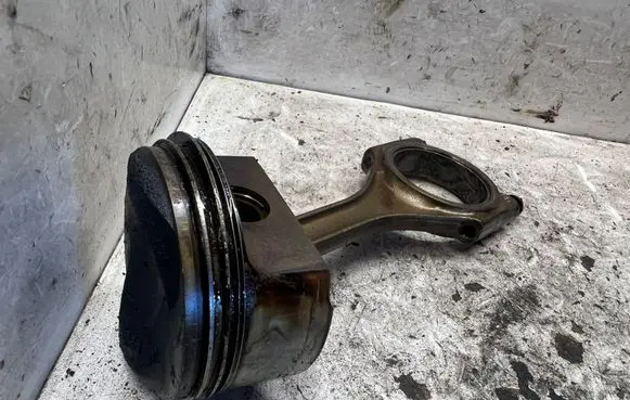 Audi A6 S6 C6 4F Piston with connecting rod