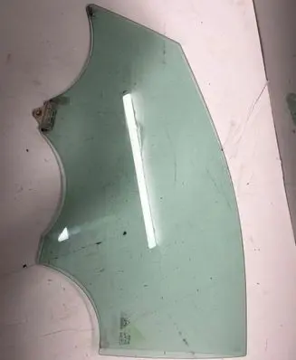 KIA Sorento Front door window glass four-door