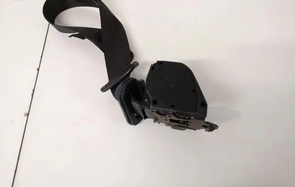Rear seatbelt