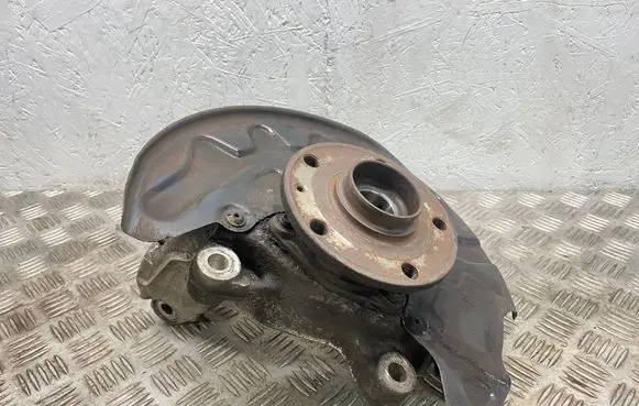Front wheel hub