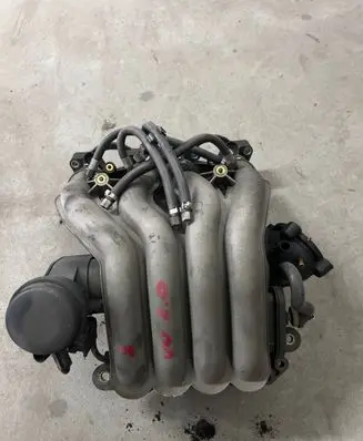 Volkswagen Passat Alltrack Intake manifold 06B133200F