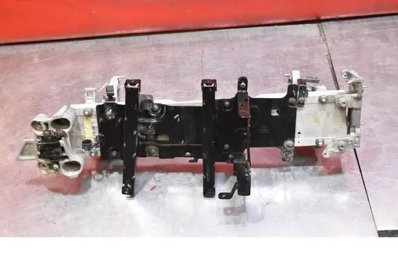 Engine mount vacuum valve