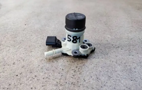 Skoda Superb B8 (3V) Adblue pump F01C25014801 F01C250148
