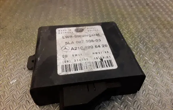 Mercedes-Benz E W210 Light module LCM 2108206426 A2108206426