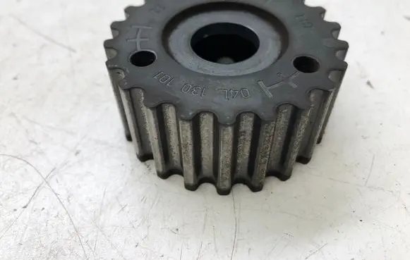 Volkswagen Golf VII Fuel pump gear (pulley) 04L130101