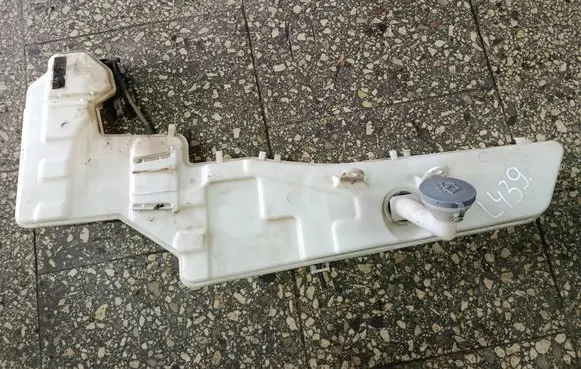 Nissan Navara D23 Windshield washer fluid reservoir/tank