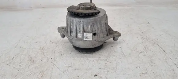 Engine mount bracket