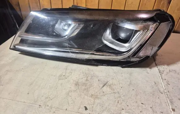 Volkswagen Touareg II Headlight/headlamp 7P1941033A 1ZT01193721