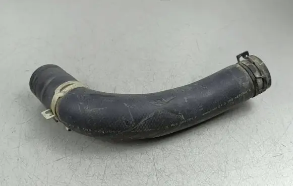 Engine coolant pipe/hose