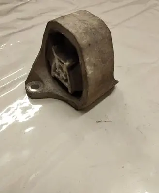 Volvo XC90 Engine mount bracket 31480565 31420565