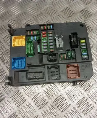 Citroen C4 II Fuse box set 9665547480 BSIQ0300 S180121003I