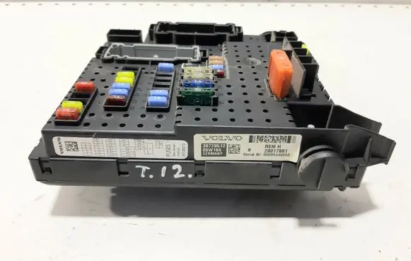 Volvo V70 Fuse module 30728512