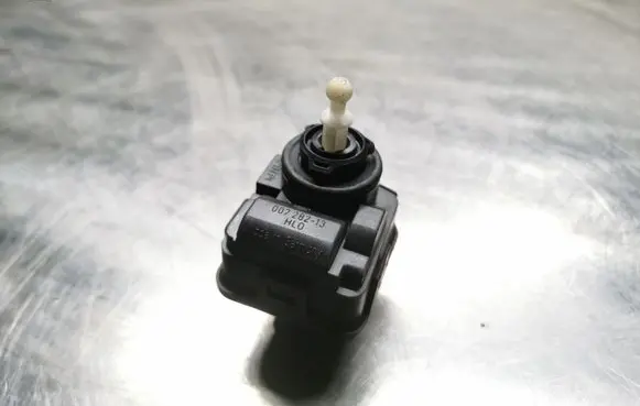 Audi A6 S6 C5 4B Headlight level adjustment motor 8L0941295